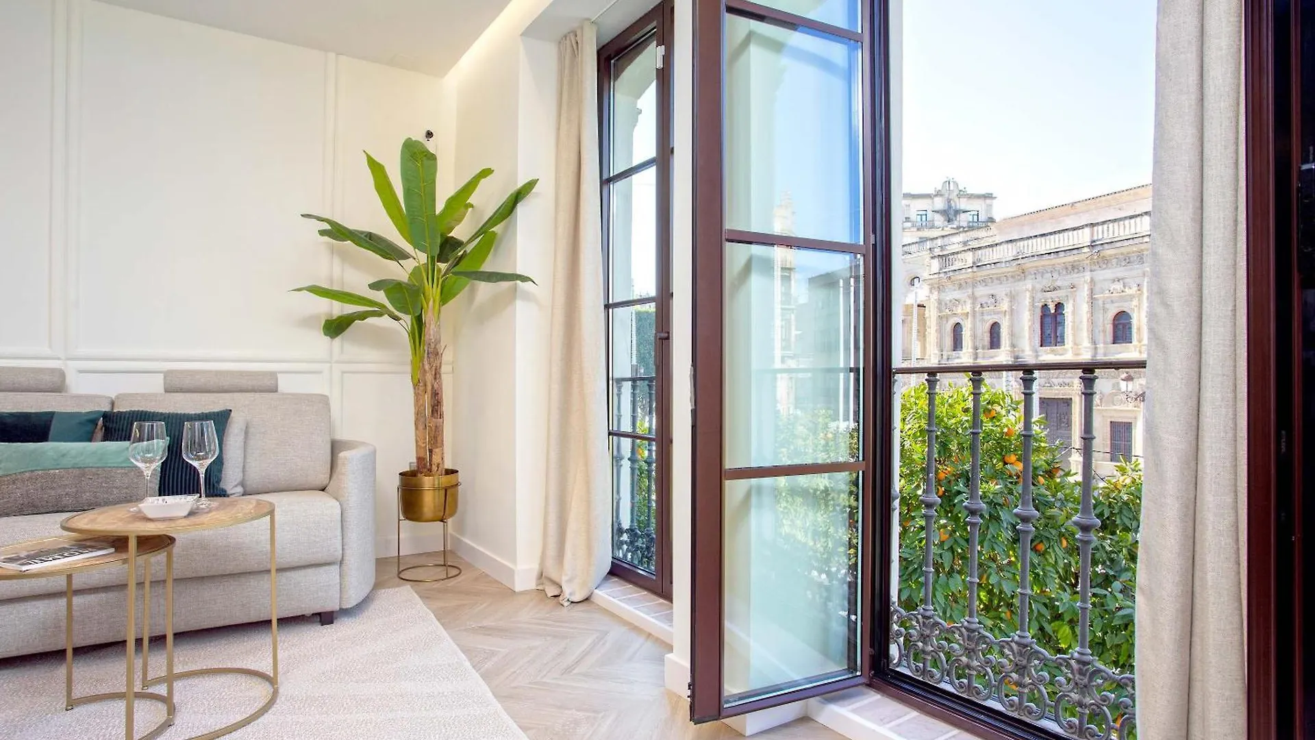 Genteel Home Chicarreros Seville Apartment
